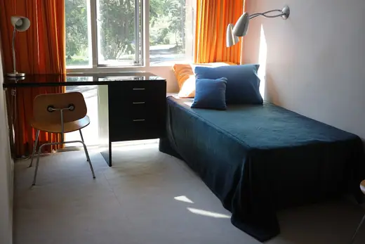 Photo 4: Interior · A single bedroom in Rose Seidler House