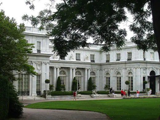Photo 3: Exterior