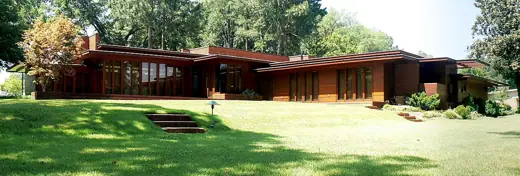 Photo 3: Exterior
