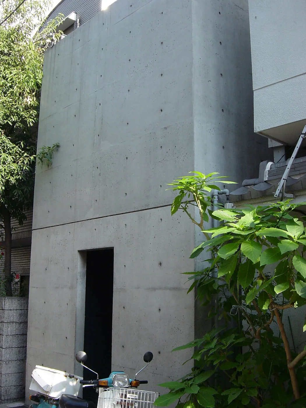 Row House in Sumiyoshi: Exterior