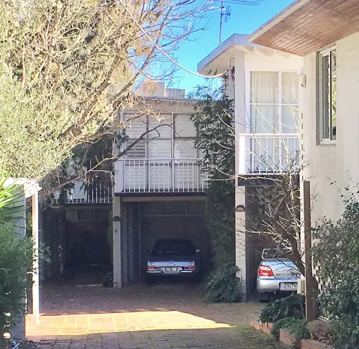 Photo 2: Exterior · Roy Grounds house, Toorak, 1953 view if attached townhouses to the rear