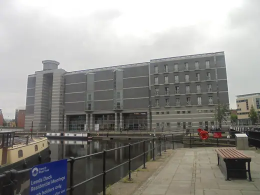 Photo 2: Exterior