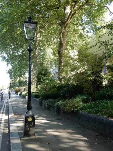 Photo 2: Exterior