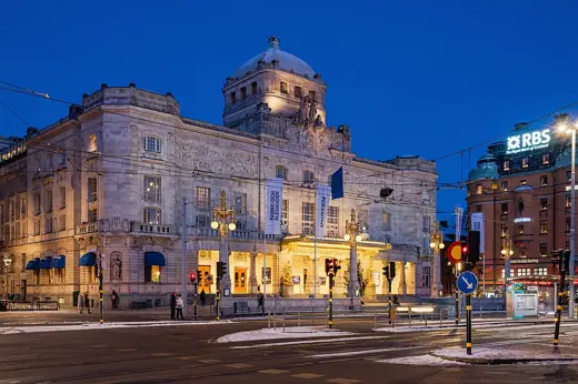 Photo 3: Exterior