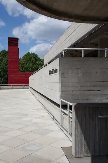 Photo 5: Exterior