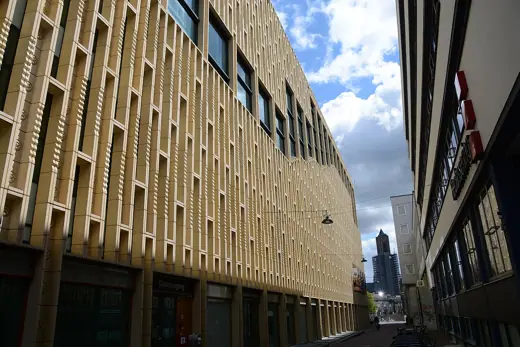 Photo 3: Exterior