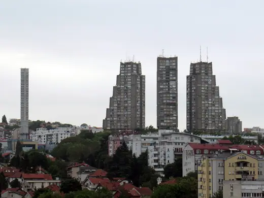 Photo 3: Exterior