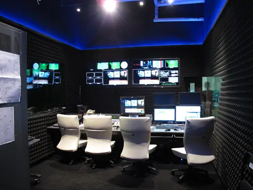 Photo 4: Interior