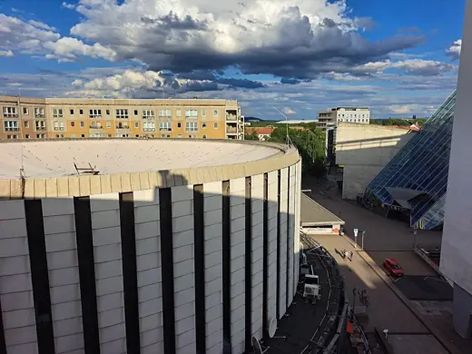 Photo 3: Exterior