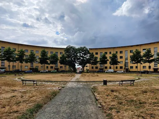 Photo 2: Exterior