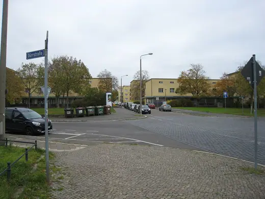 Photo 3: Exterior