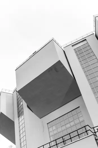 Photo 4: Exterior