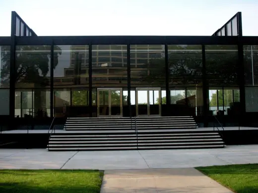 Photo 3: Exterior · IIT SR Crown Hall