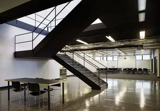 Photo 5: Interior · Zona de les escales per pujar a la segona planta