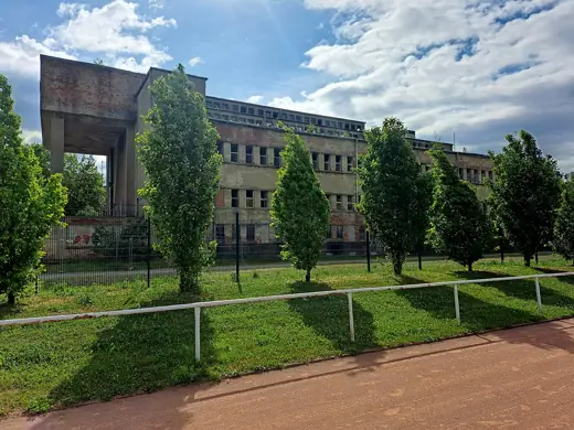 Photo 2: Exterior