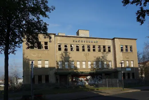 Photo 4: Exterior