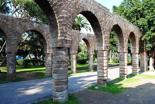 Photo 2: Exterior