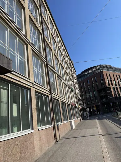 Photo 2: Exterior