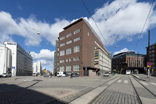 Photo 4: Exterior