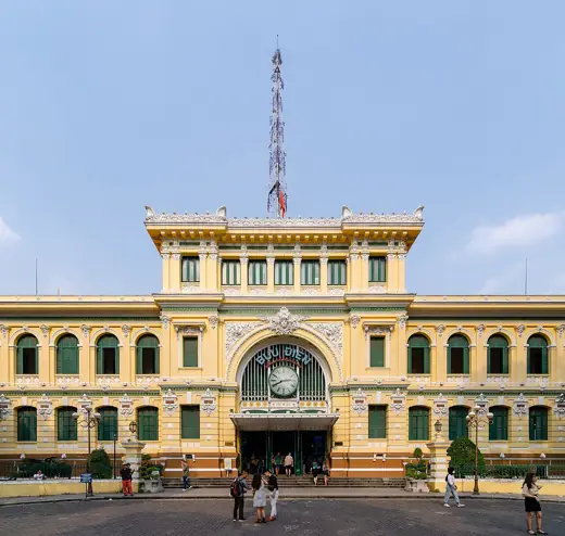 Photo 4: Exterior