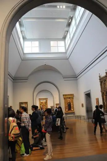 Photo 5: Interior · Interior of the National Gallery, London, UK