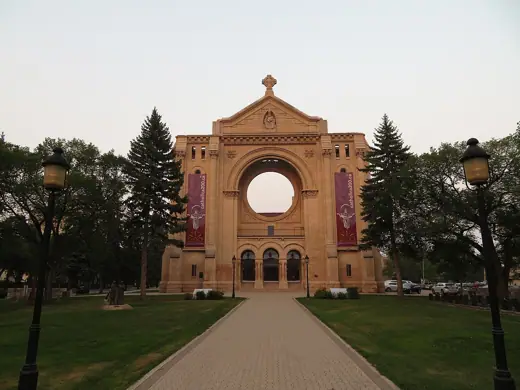 Photo 3: Exterior