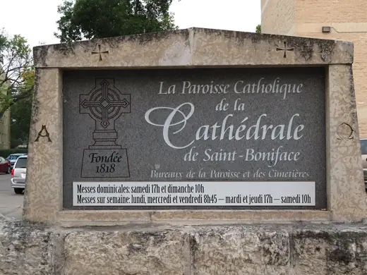Photo 4: Exterior