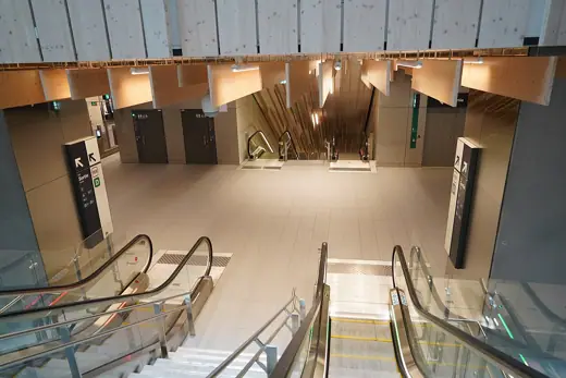 Photo 3: Interior