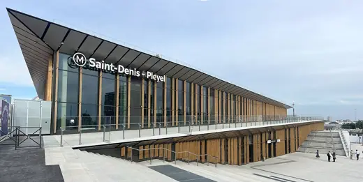 Photo 1: Exterior