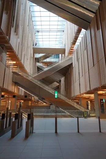 Photo 4: Interior
