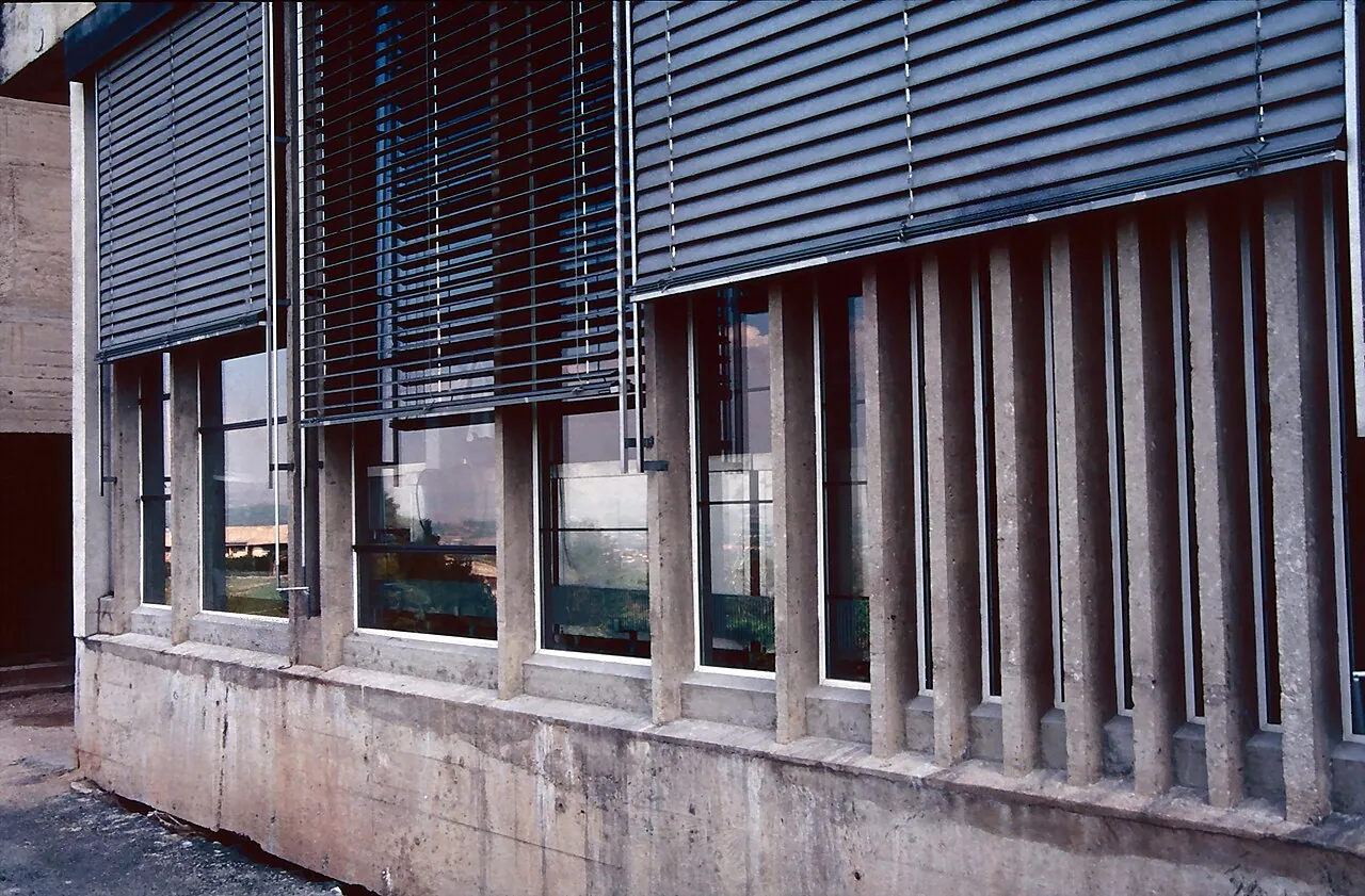 Sainte-Marie de La Tourette: Exterior · Window front of the kitchen area with modern shading