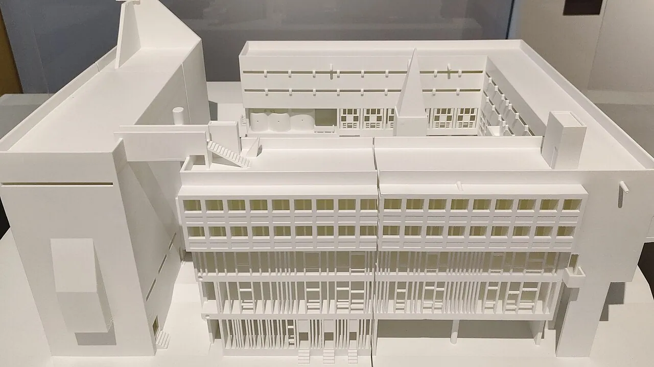 Sainte-Marie de La Tourette: Model