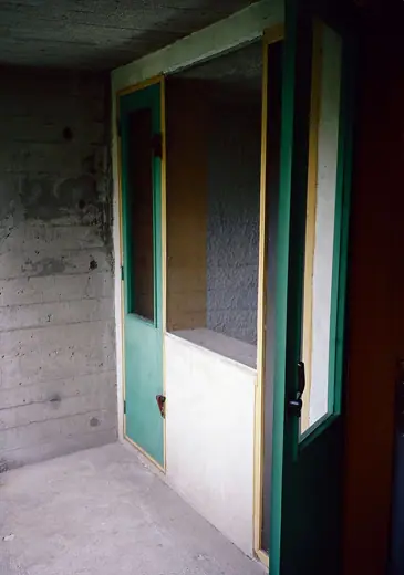 Photo 5: Interior · Innenbereich der Loggia vor einer Wohnzelle