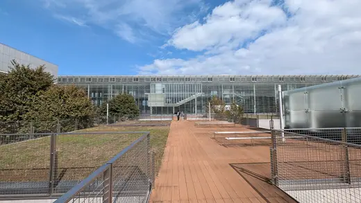Photo 2: Exterior