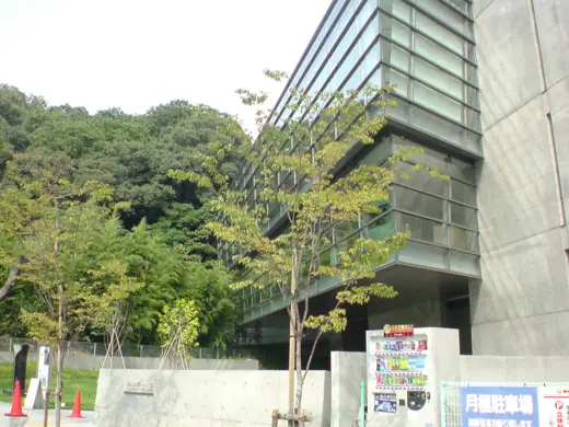 Photo 3: Exterior