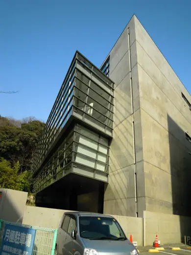 Photo 4: Exterior