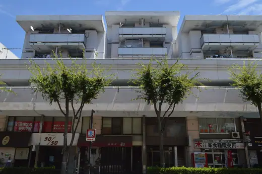 Photo 2: Exterior