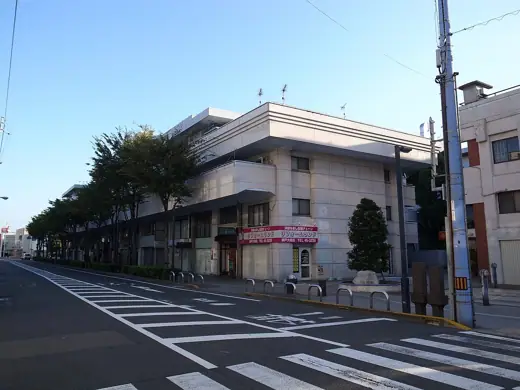 Photo 3: Exterior
