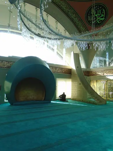 Photo 5: Interior