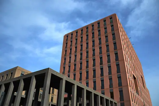Photo 1: Exterior