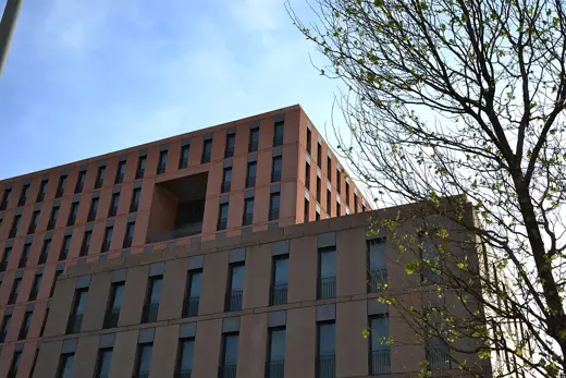 Photo 2: Exterior