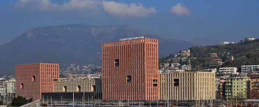 Photo 3: Exterior