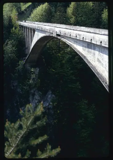 Photo 5: Exterior