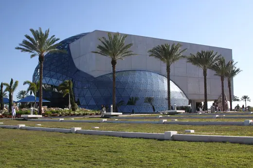 Photo 2: Exterior