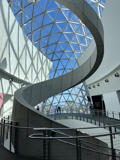 Photo 4: Interior