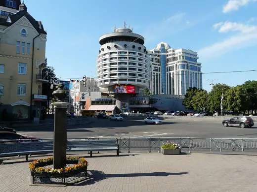 Photo 3: Exterior