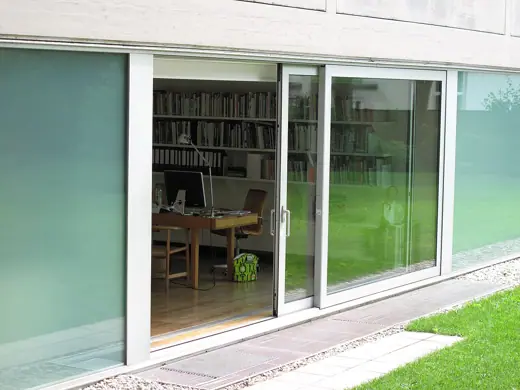 Photo 3: Exterior