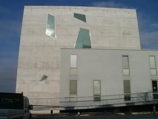 Photo 3: Exterior