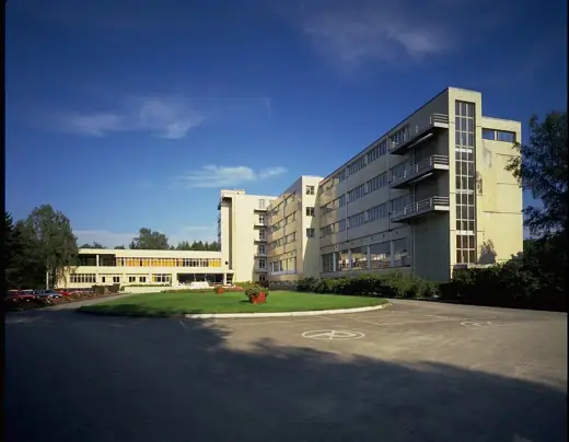 Photo 2: Exterior · Sanatorium J.Lemaire: zuidoostelijke gevel