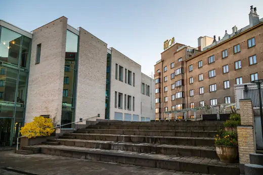 Photo 2: Exterior